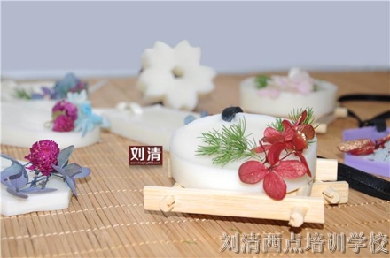 啥？她家的新韩式裱花蜡烛蛋糕，竟然能日卖过万！