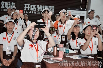 刘清西点学校58届独家开店实战特训营助力西点蛋糕成功开店！