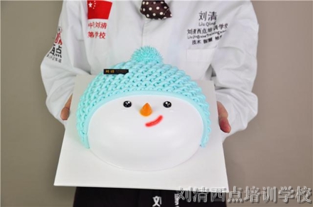 【蛋糕西点培训学校】揭秘如何才能快速要来一顶圣诞帽？