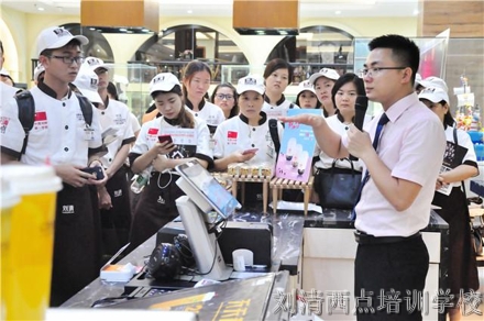 在这家西点培训学校学得嗨还能拿到现金大奖，看他们都是怎么说的