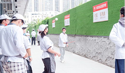 刘清饮品奶茶培训学员与刘校合影